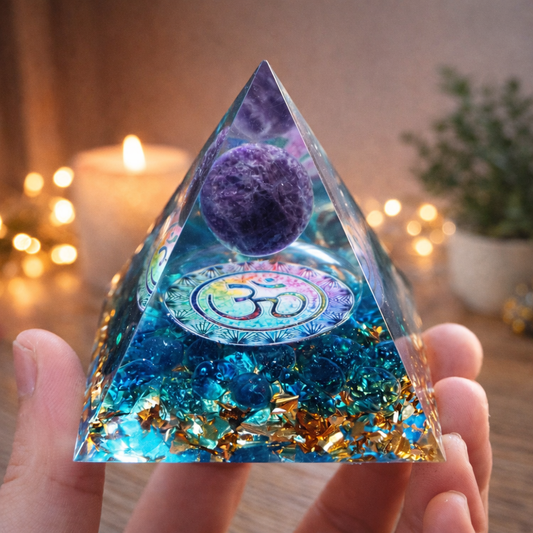 Pyramide décorative en cristal naturel