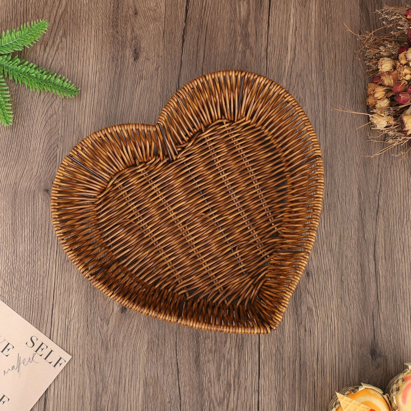 Panier cœur en rotin